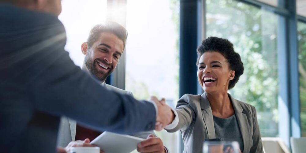 woman shaking mans hand